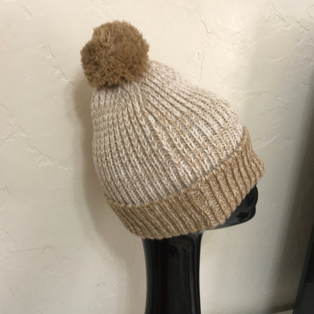 NWOT Scala Pronto Pom Pom Beanie Tan & Cream Color